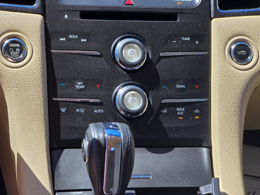 Used 2015 Ford Taurus SEL w/ Equipment Group 201A FWD image 19