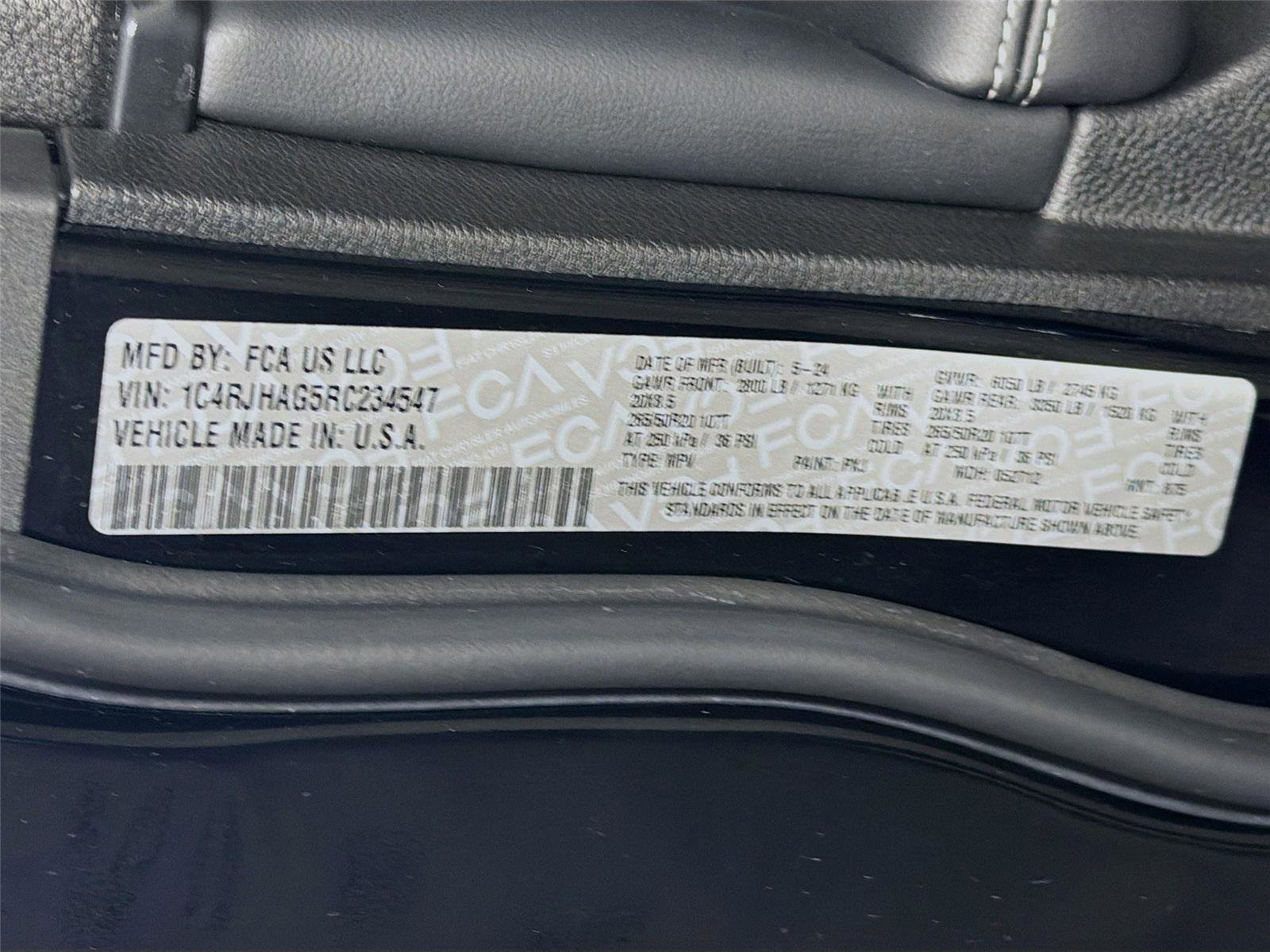 Used 2024 Jeep Grand Cherokee Altitude image 32