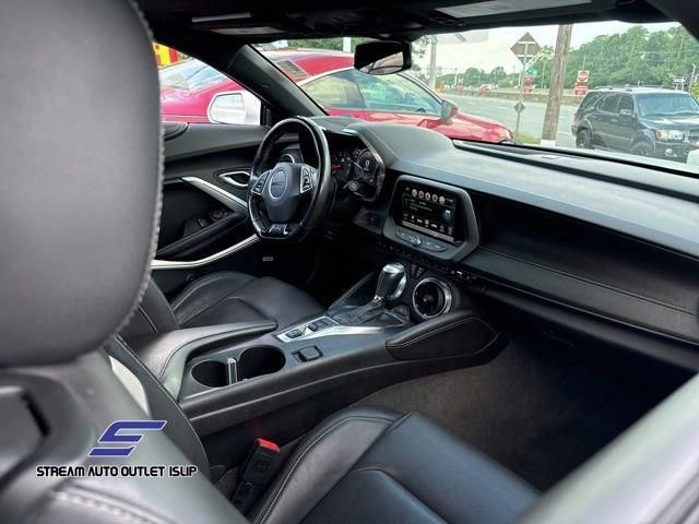 Used 2018 Chevrolet Camaro SS RWD image 11