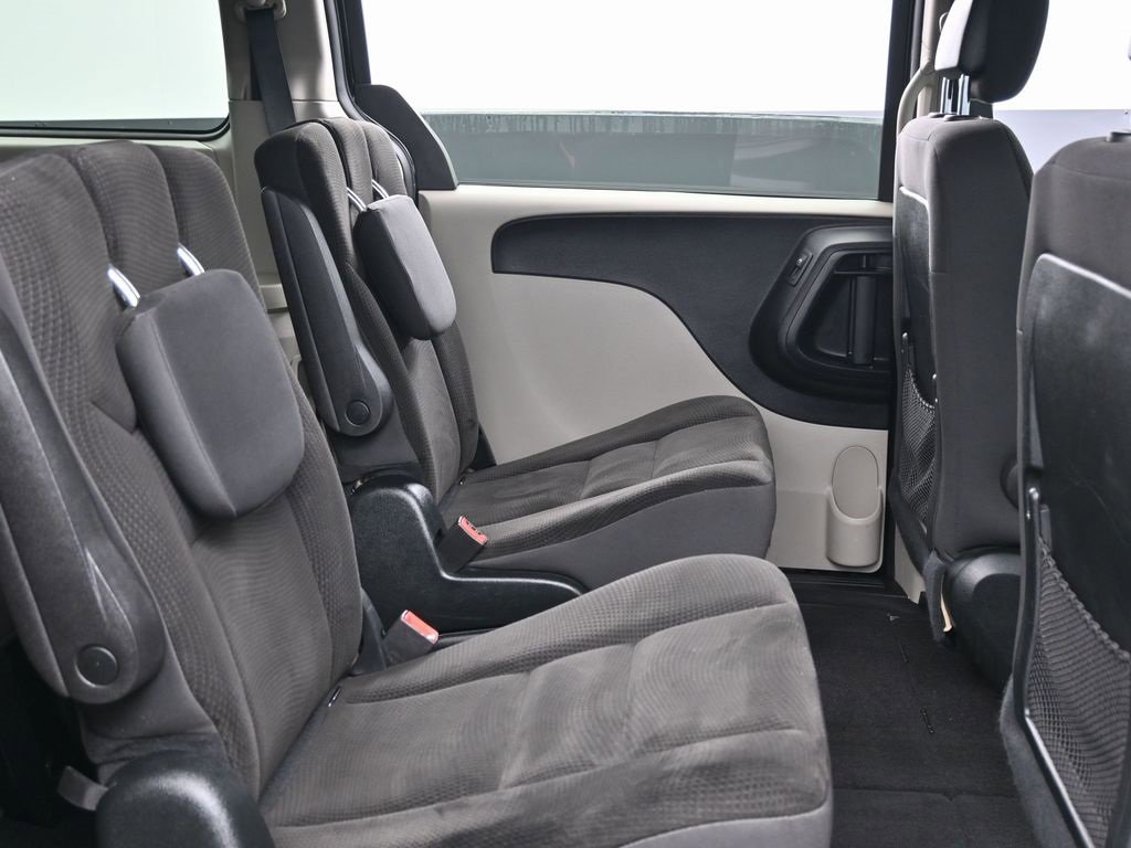Used 2018 Dodge Grand Caravan SE w/ UConnect Hands-Free Group image 29