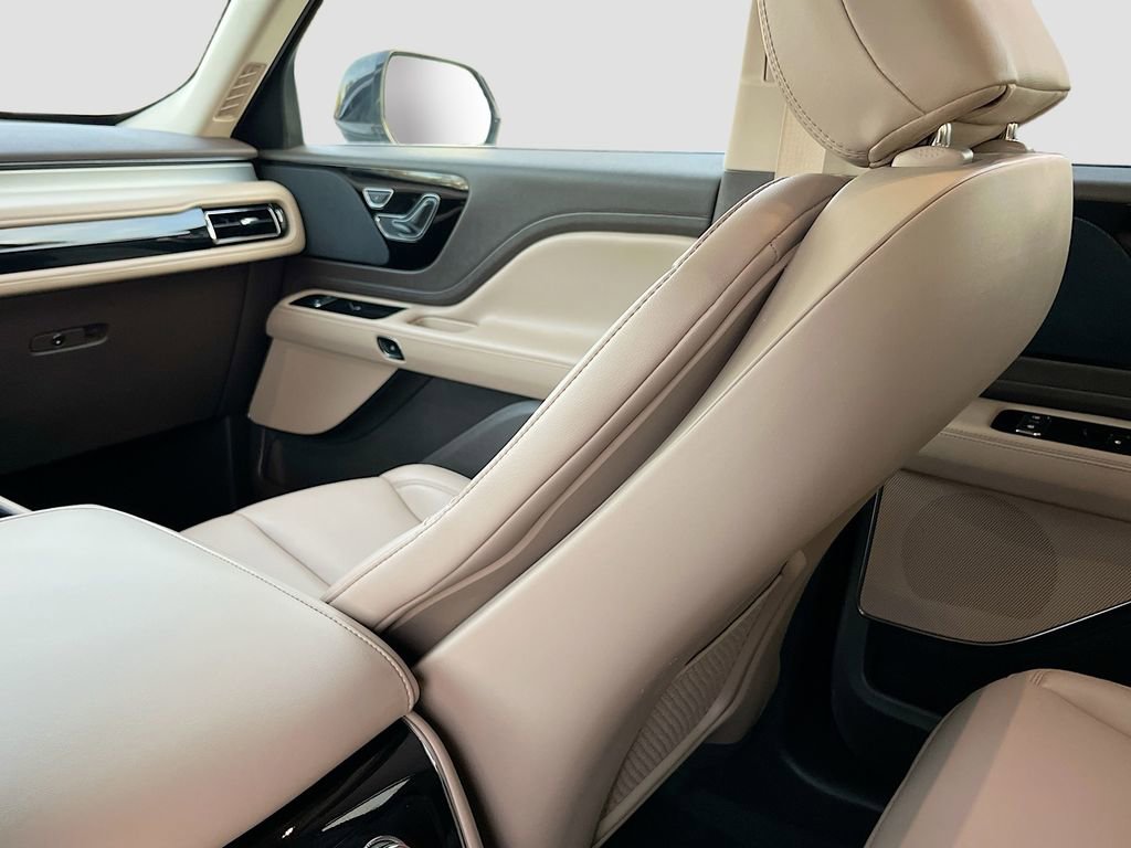 Used 2023 Lincoln Aviator AWD w/ Elements Package image 23