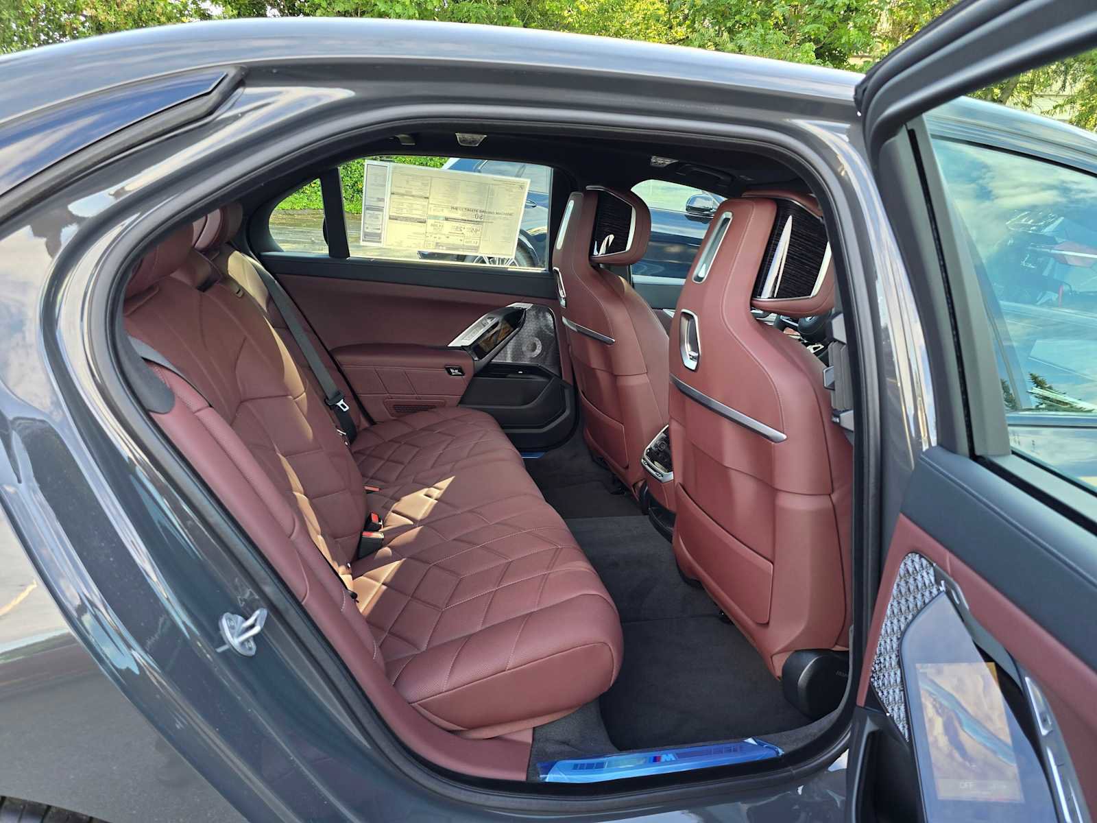 New 2025 BMW 750e xDrive 750e xDrive w/ Executive Package image 14