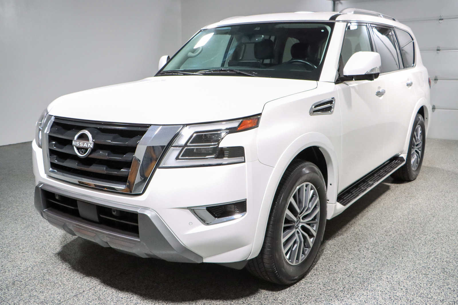 Used 2024 Nissan Armada SL w/ Captain's Chairs Package image 35