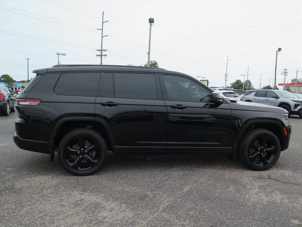 Used 2022 Jeep Grand Cherokee L Laredo image 2
