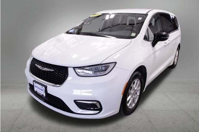 Used 2024 Chrysler Pacifica Touring-L