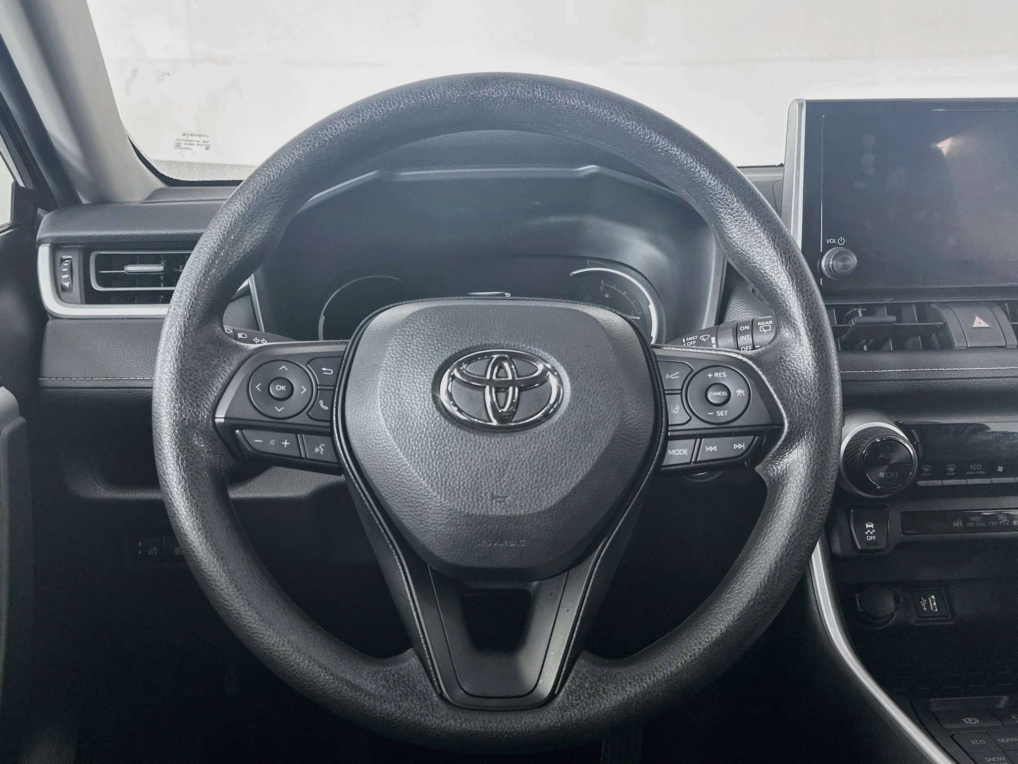 Used 2025 Toyota RAV4 XLE AWD/4WD image 18