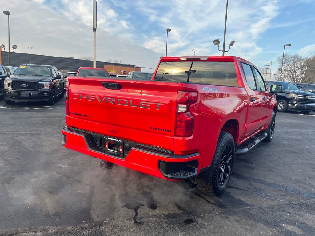 Used 2025 Chevrolet Silverado 1500 Custom w/ Turbomax Blackout Package image 5