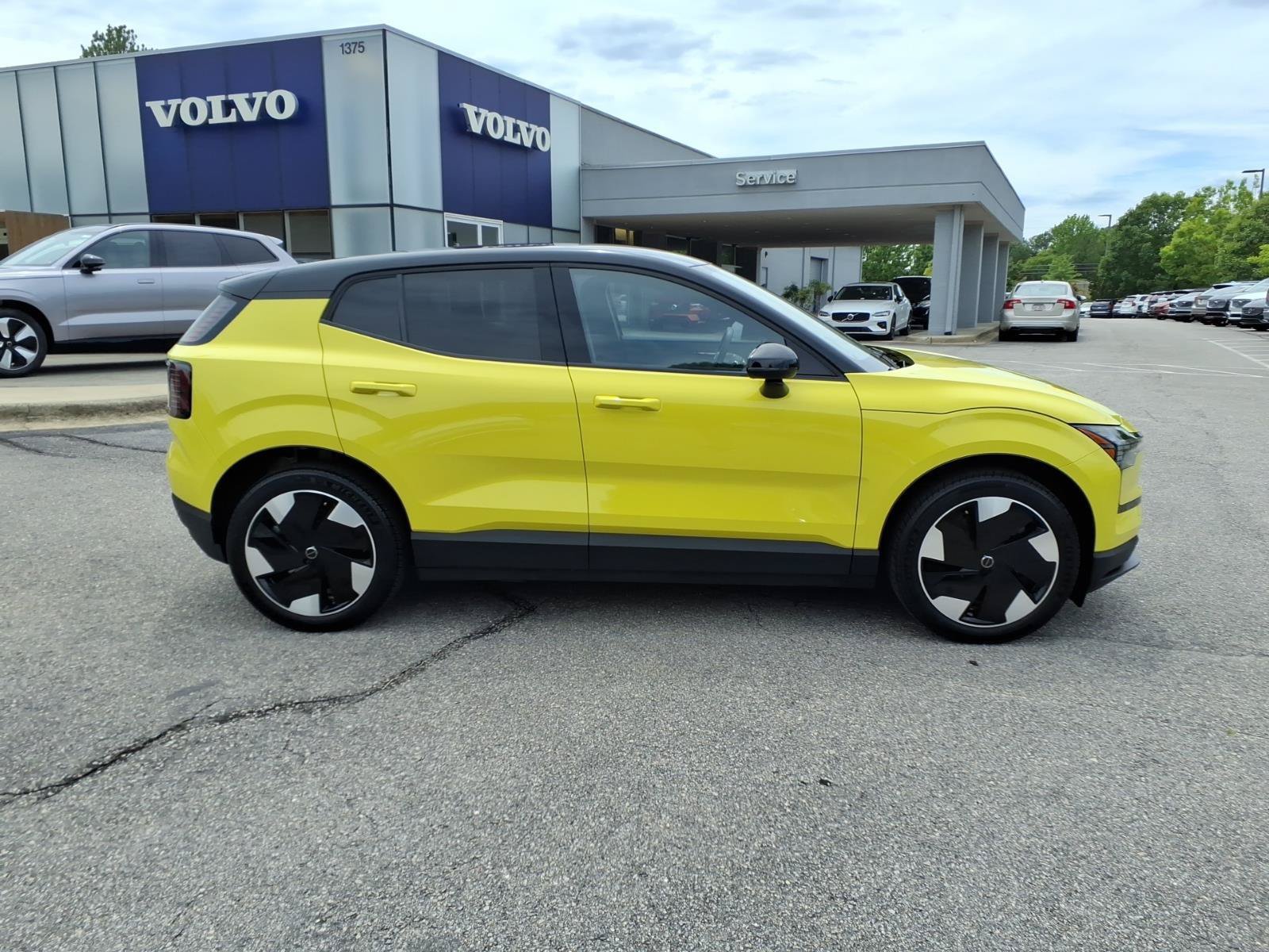 Certified 2025 Volvo EX30 Plus w/ Climate Package AWD/4WD image 2