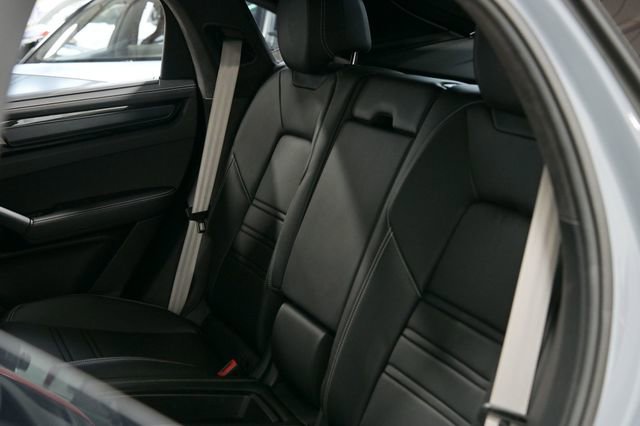 Used 2022 Porsche Cayenne Turbo GT AWD/4WD image 28