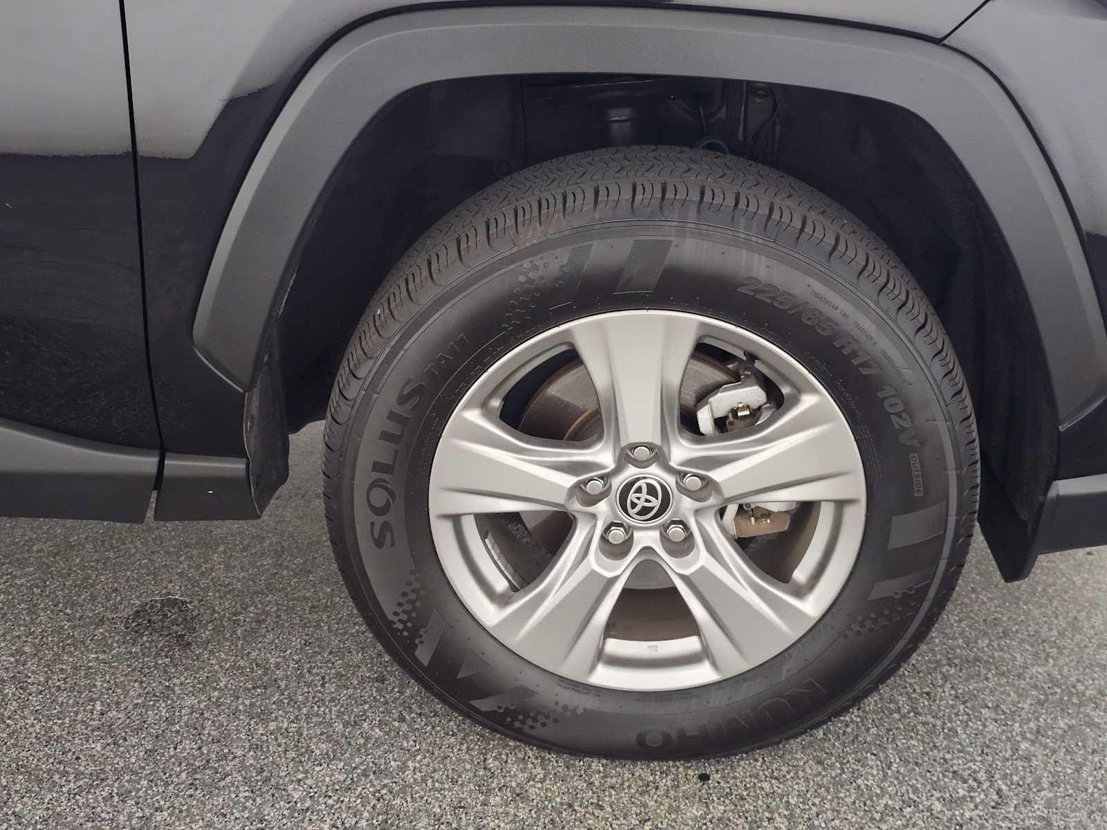 Used 2024 Toyota RAV4 XLE FWD image 9