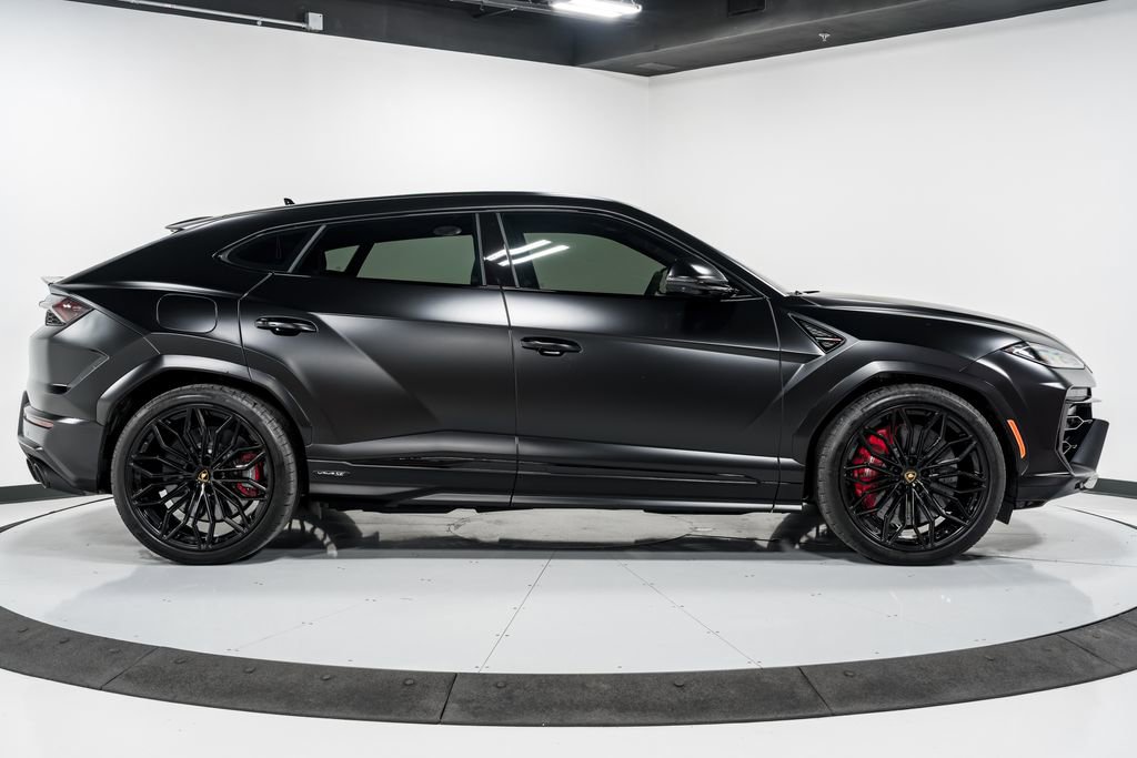 Used 2025 Lamborghini Urus SE image 2
