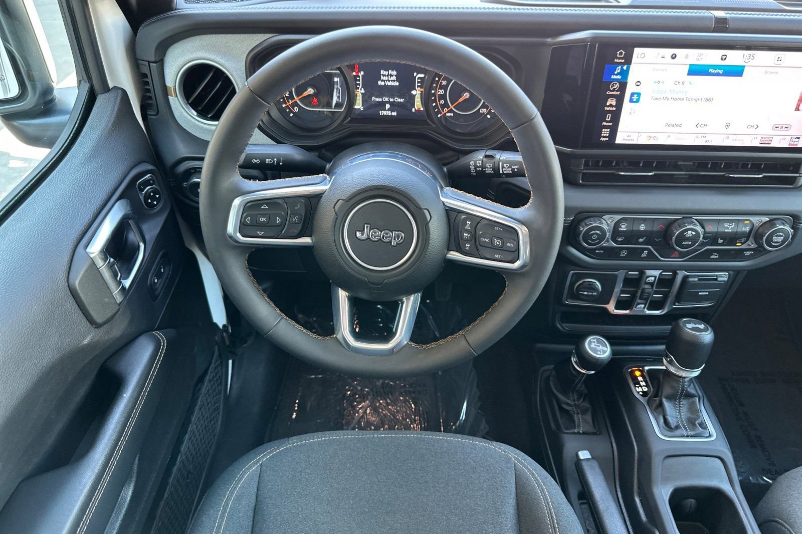 Used 2025 Jeep Wrangler Sahara image 14