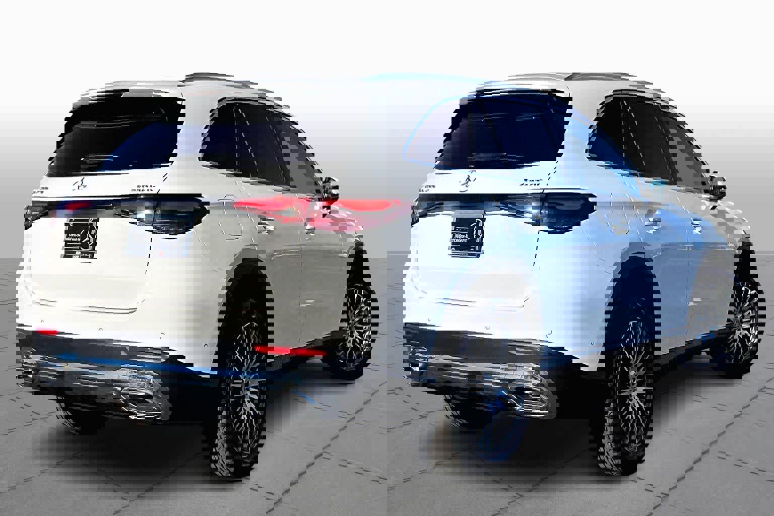 Used 2025 Mercedes-Benz GLC 300 4MATIC image 13