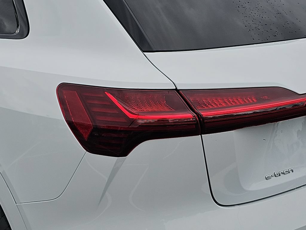 Used 2021 Audi e-tron Premium w/ Convenience Plus Package AWD/4WD image 35