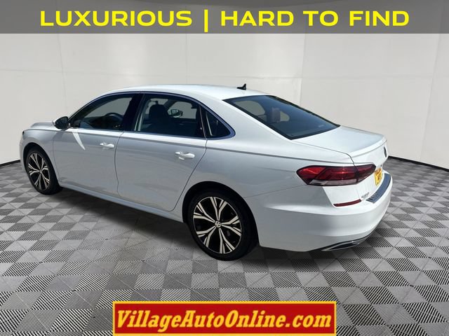 Used 2022 Volkswagen Passat 2.0T SE FWD image 2
