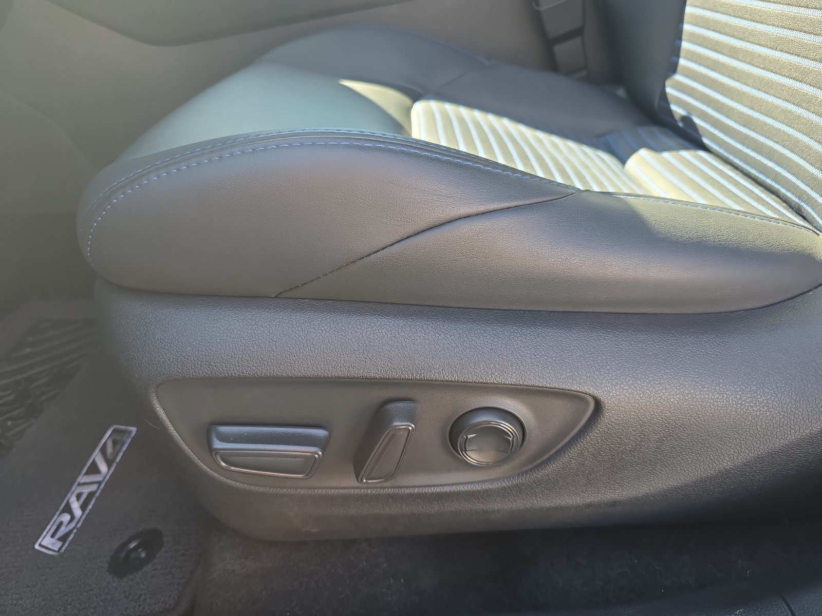Used 2024 Toyota RAV4 XSE AWD/4WD image 26