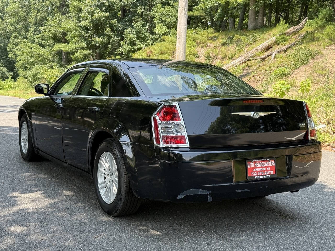 Used 2009 Chrysler 300 LX RWD image 9