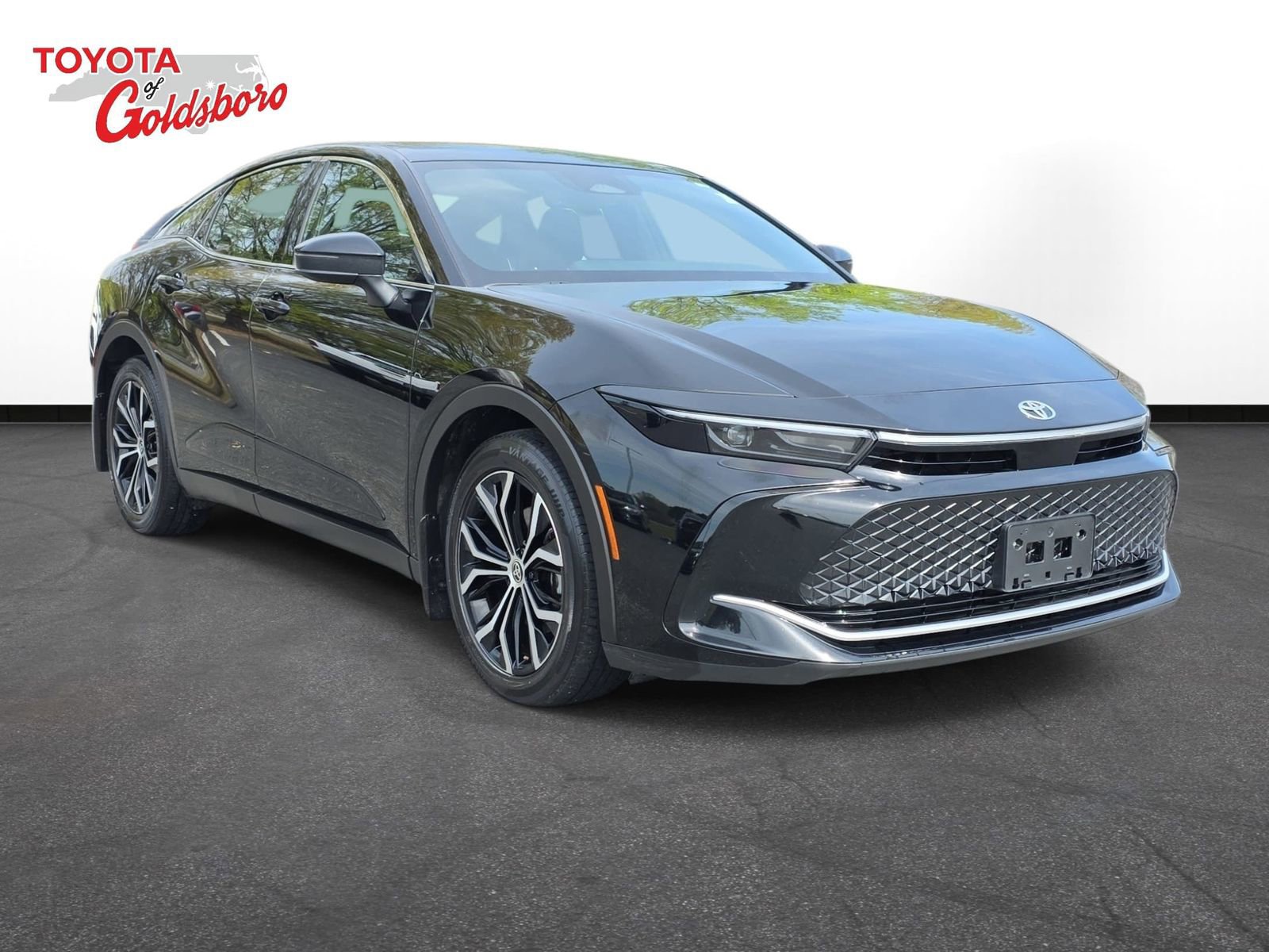 Used 2023 Toyota Crown XLE image 3