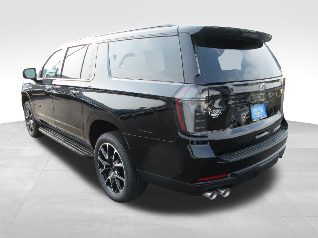 New 2026 Chevrolet Suburban RST w/ Comfort Package AWD/4WD image 4
