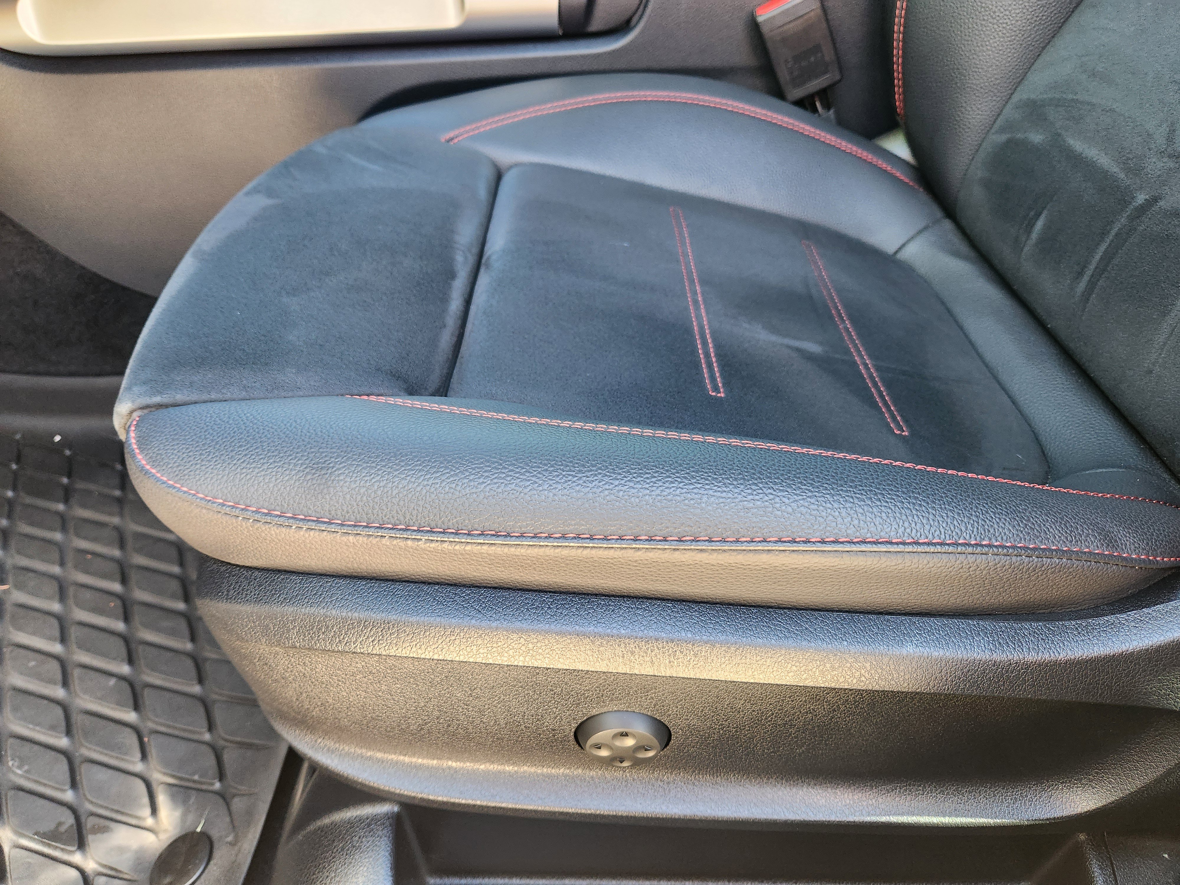 Used 2024 Mercedes-Benz GLB 250 GLB 250 image 24