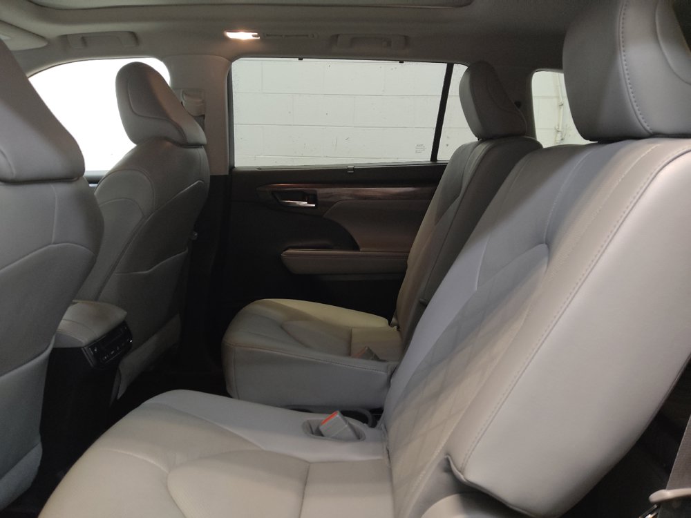 Used 2020 Toyota Highlander Platinum AWD/4WD image 18