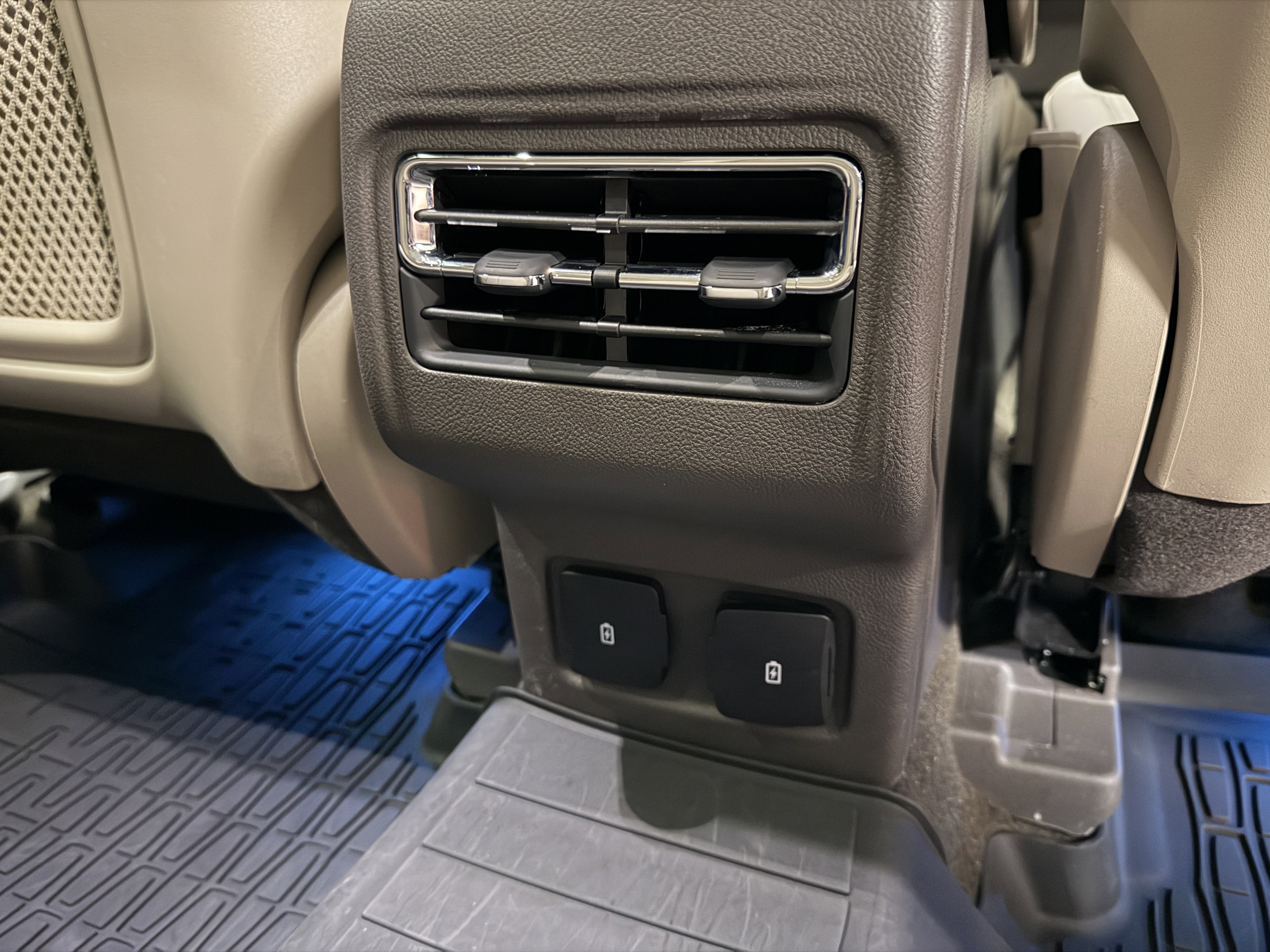 Used 2023 Lincoln Corsair Reserve w/ Equipment Group 201A image 22