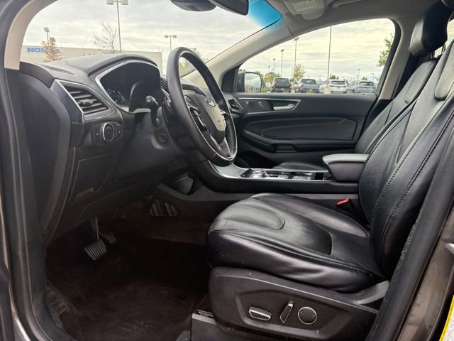 Used 2019 Ford Edge Titanium image 25