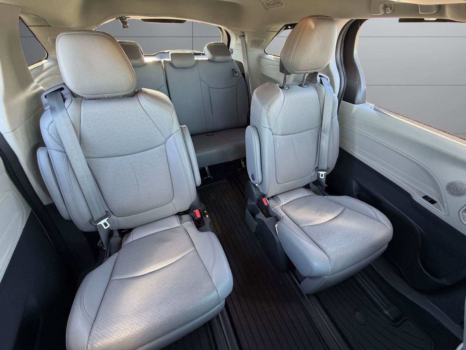 Certified 2024 Toyota Sienna Limited FWD image 19