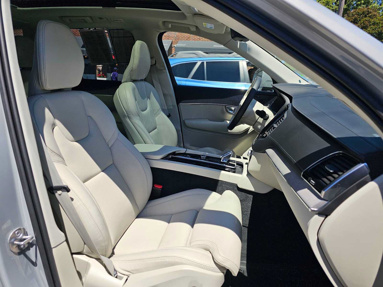 Certified 2025 Volvo XC90 T8 Ultra w/ Protection Package Premier AWD/4WD image 11