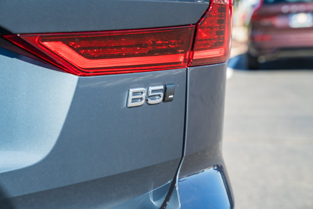 New 2027 Volvo XC60 B5 Plus AWD/4WD image 8