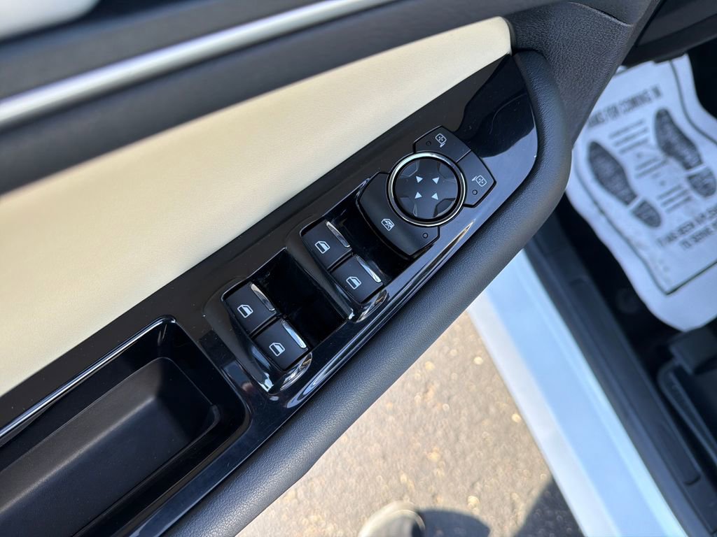 Used 2020 Ford Edge SEL image 11