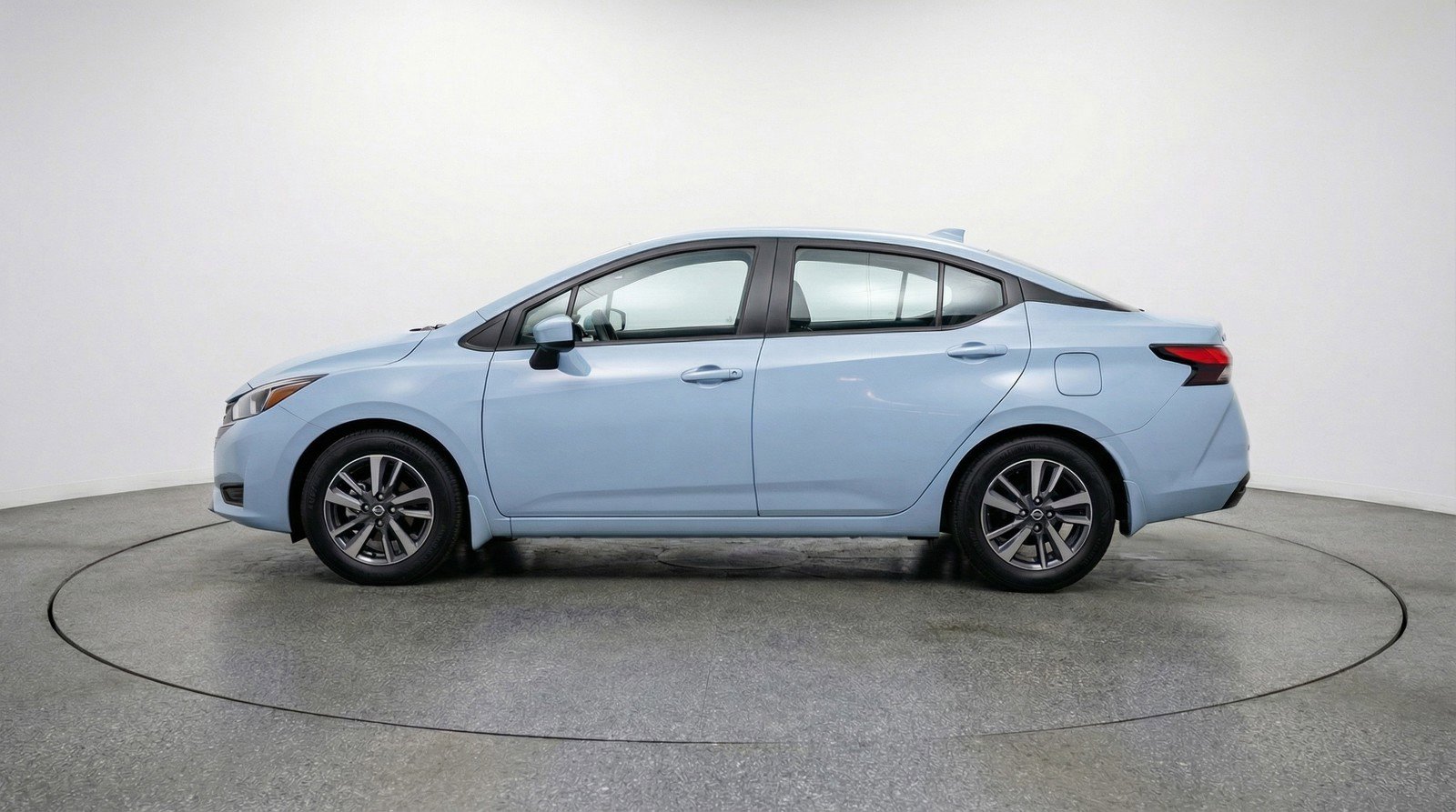 Used 2025 Nissan Versa SV image 5