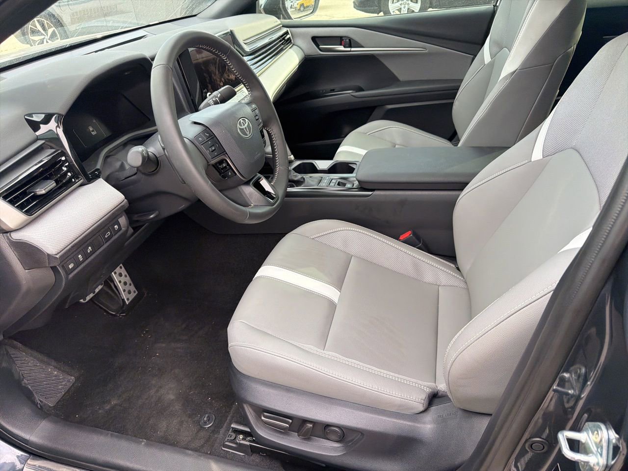 Used 2026 Toyota Camry SE w/ Convenience Package FWD image 10