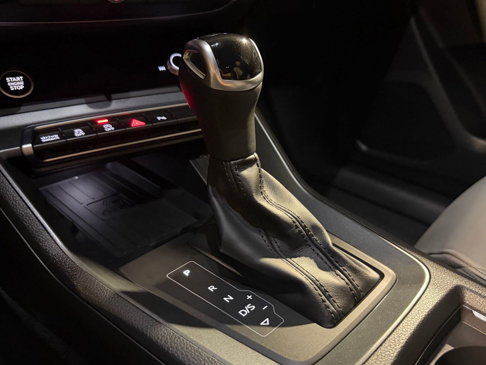 Used 2025 Audi Q3 2.0T Premium w/ Convenience Package image 16