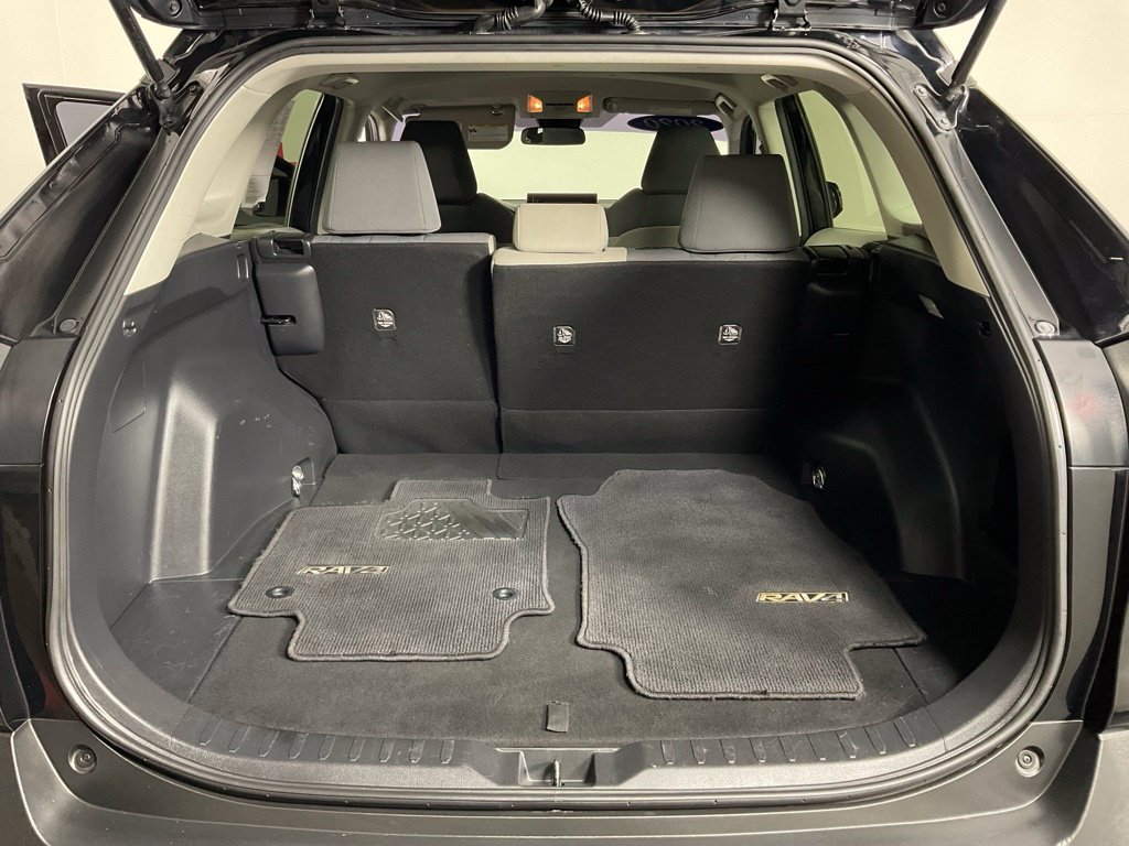 Used 2020 Toyota RAV4 XLE FWD image 11