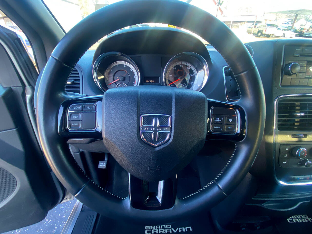 Used 2016 Dodge Grand Caravan SE image 19