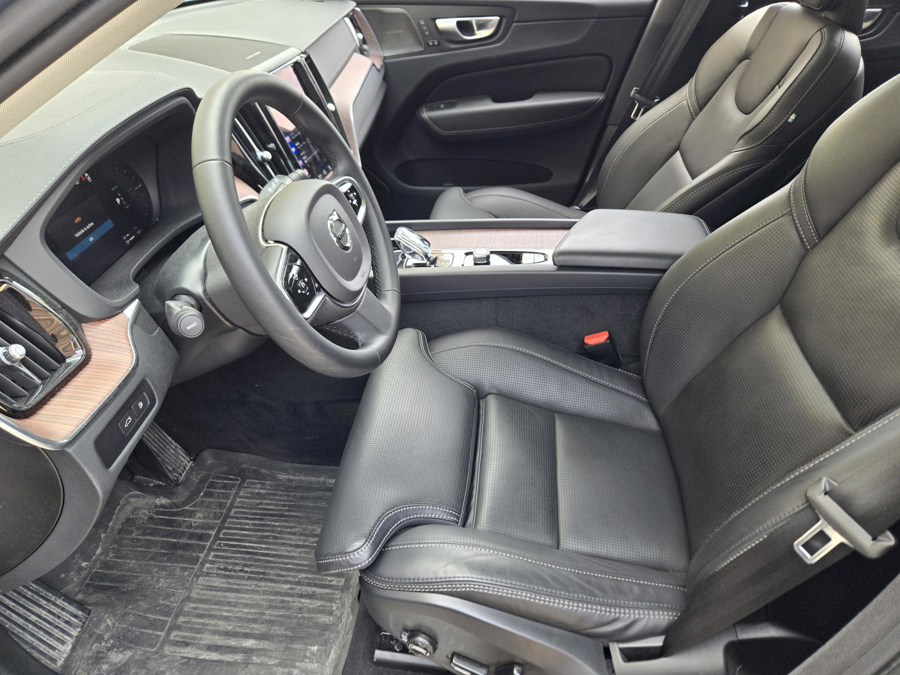 Used 2024 Volvo XC60 T8 Ultimate w/ Climate Package AWD/4WD image 11