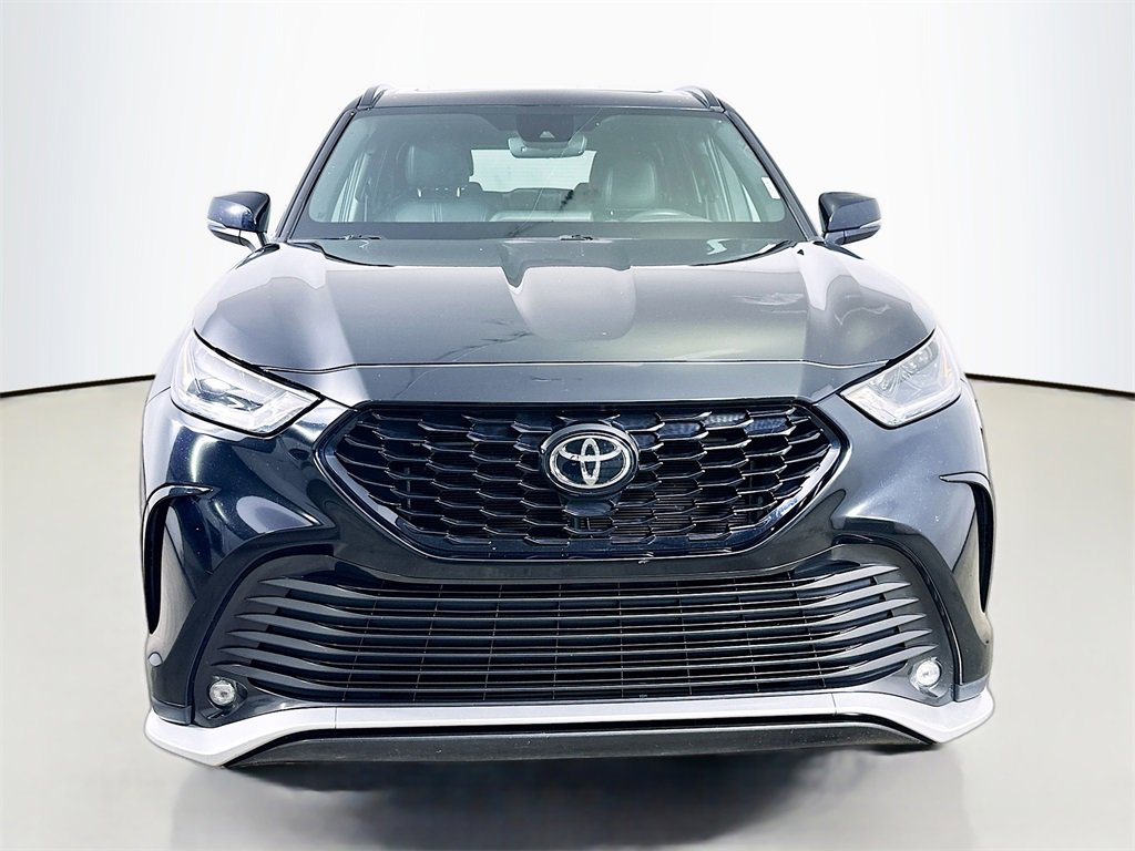 Used 2024 Toyota Highlander XSE image 2