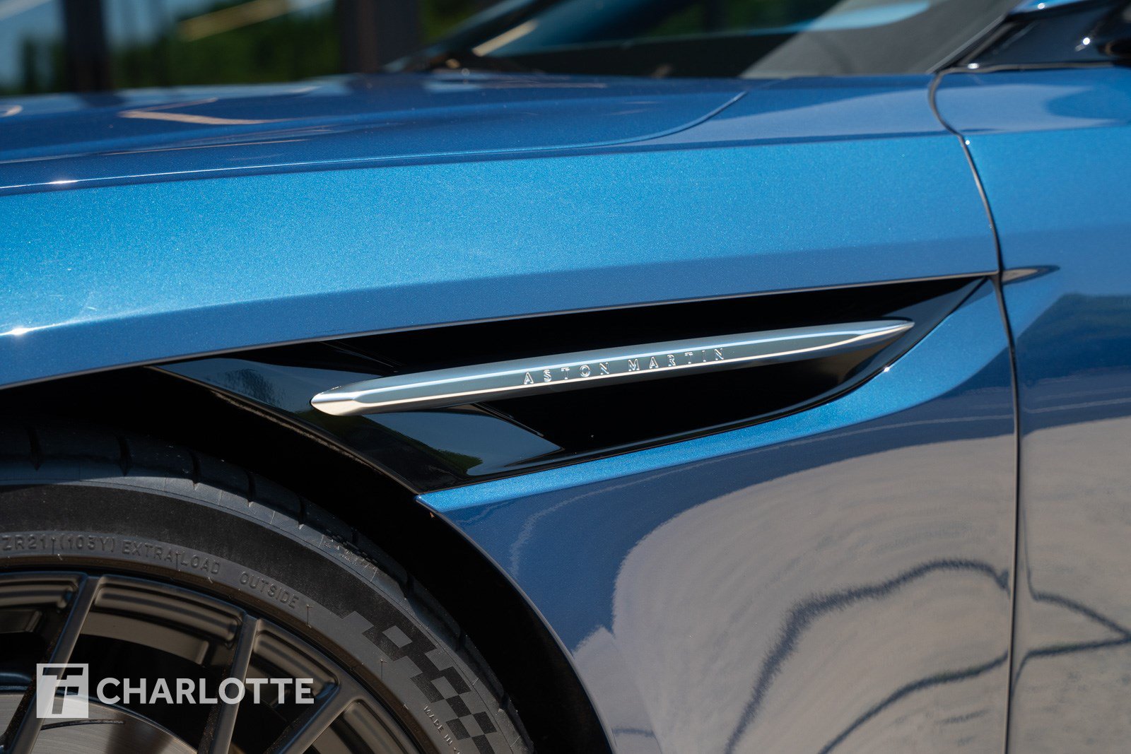Used 2025 Aston Martin DB12 Coupe RWD image 8