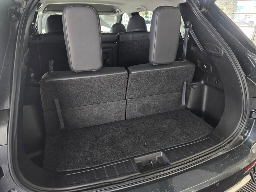 Used 2024 Mitsubishi Outlander SE image 17