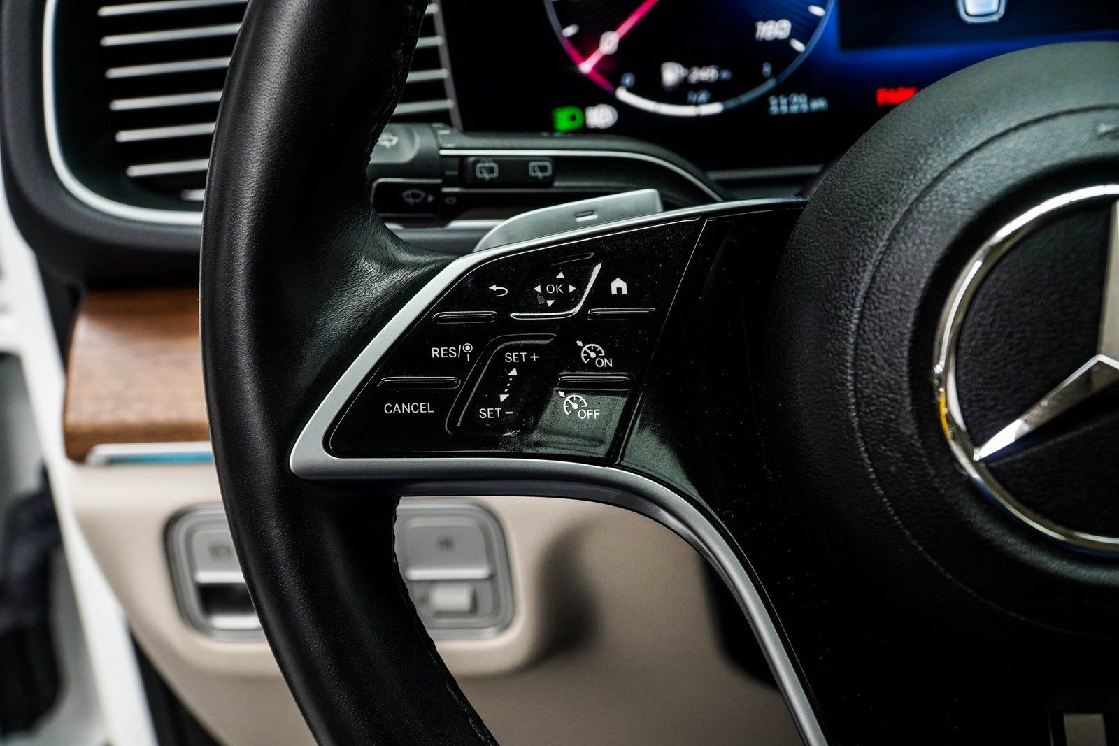 Used 2024 Mercedes-Benz GLE 450 4MATIC image 24