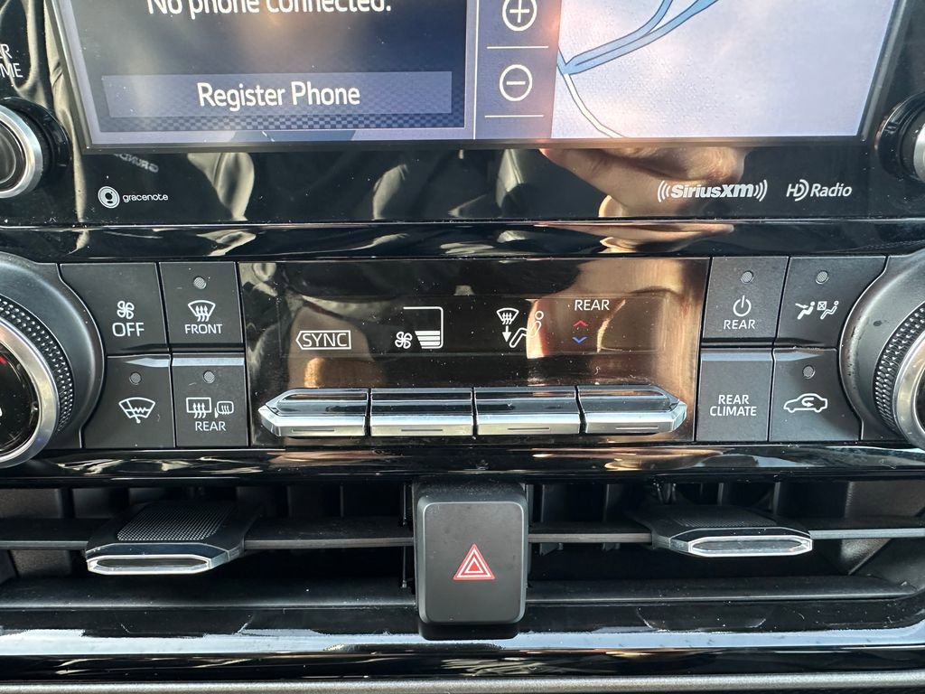 Used 2022 Toyota Highlander XLE image 19