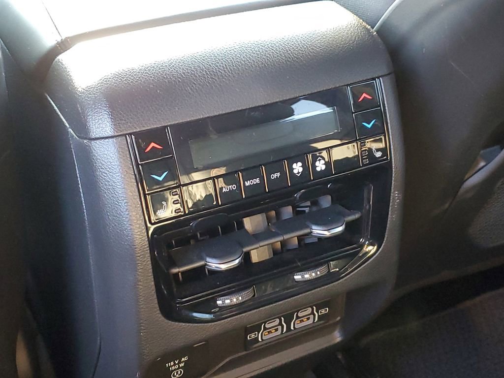 Used 2023 Jeep Grand Cherokee Summit w/ Luxury Tech Group V image 34