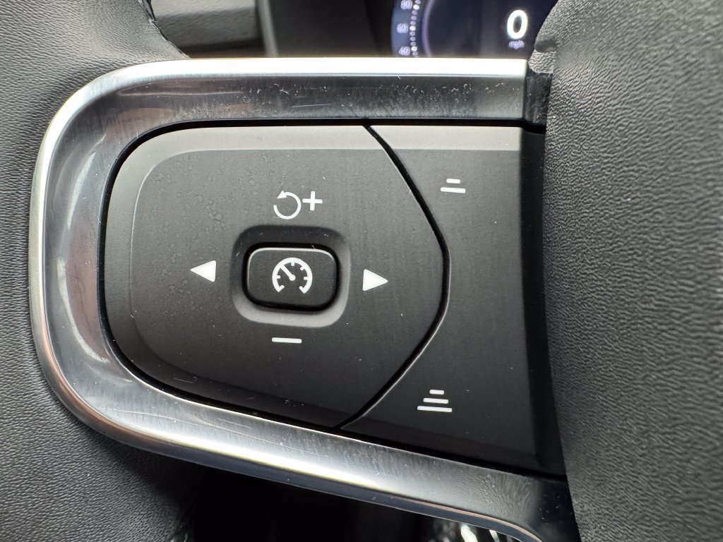 Used 2024 Volvo XC40 B5 Plus w/ Protection Package Premier AWD/4WD image 16