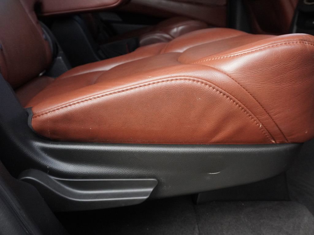 Used 2020 Cadillac Escalade Luxury w/ Escalade Sport Edition image 38