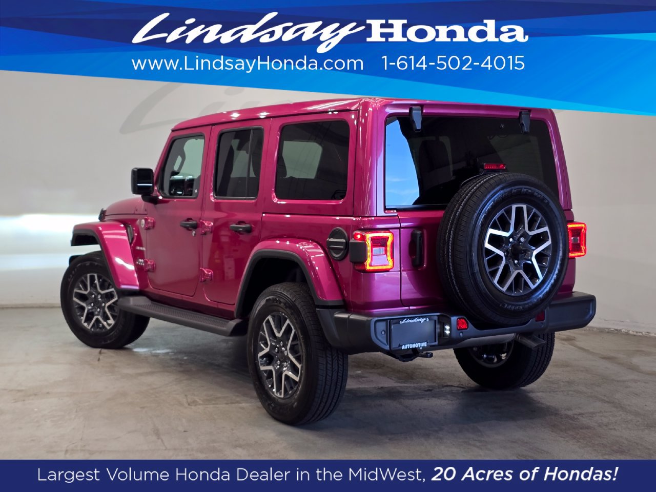 Used 2024 Jeep Wrangler Unlimited Sahara w/ Technology Group AWD/4WD image 4