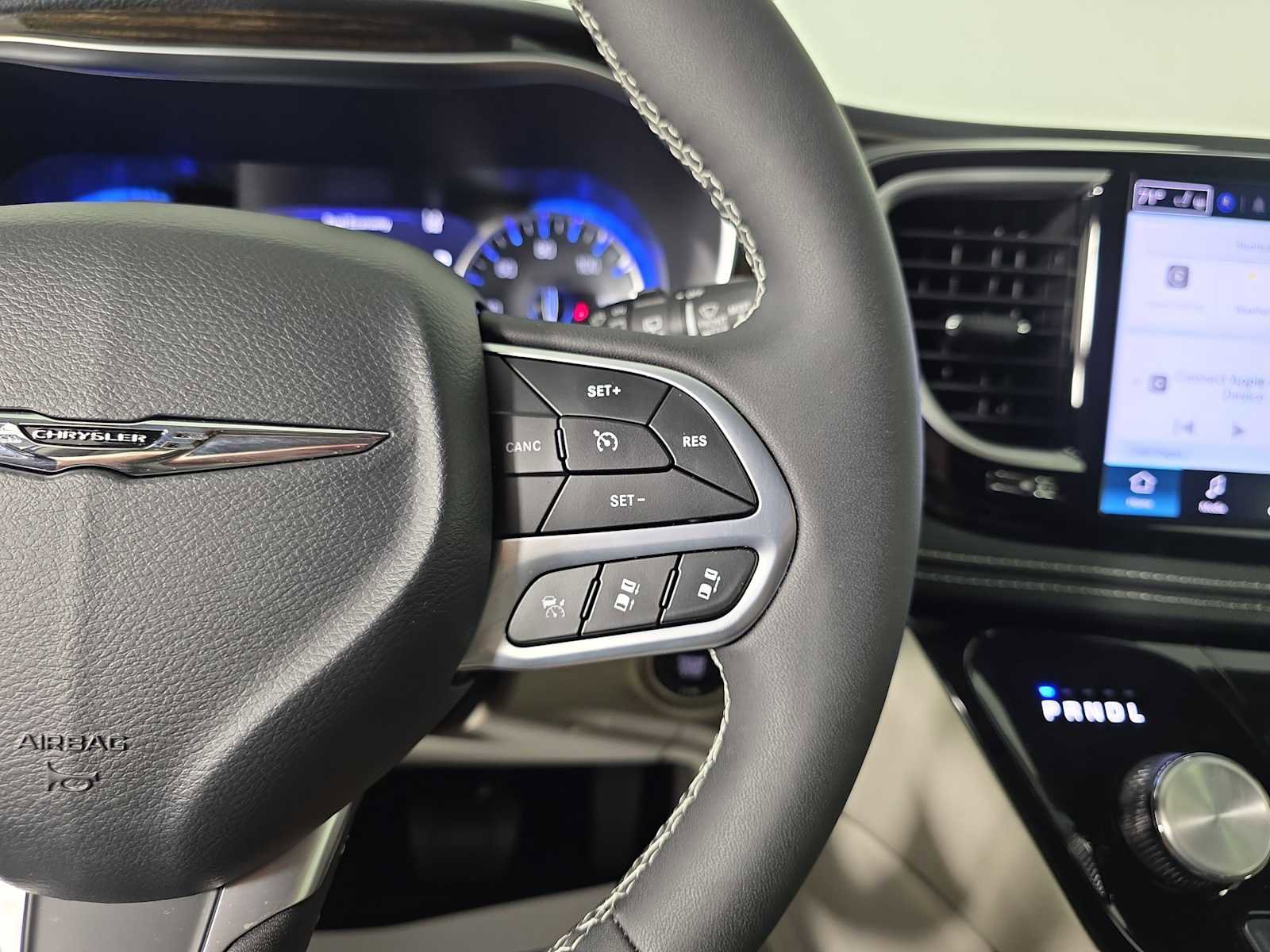 Used 2024 Chrysler Pacifica Limited image 20