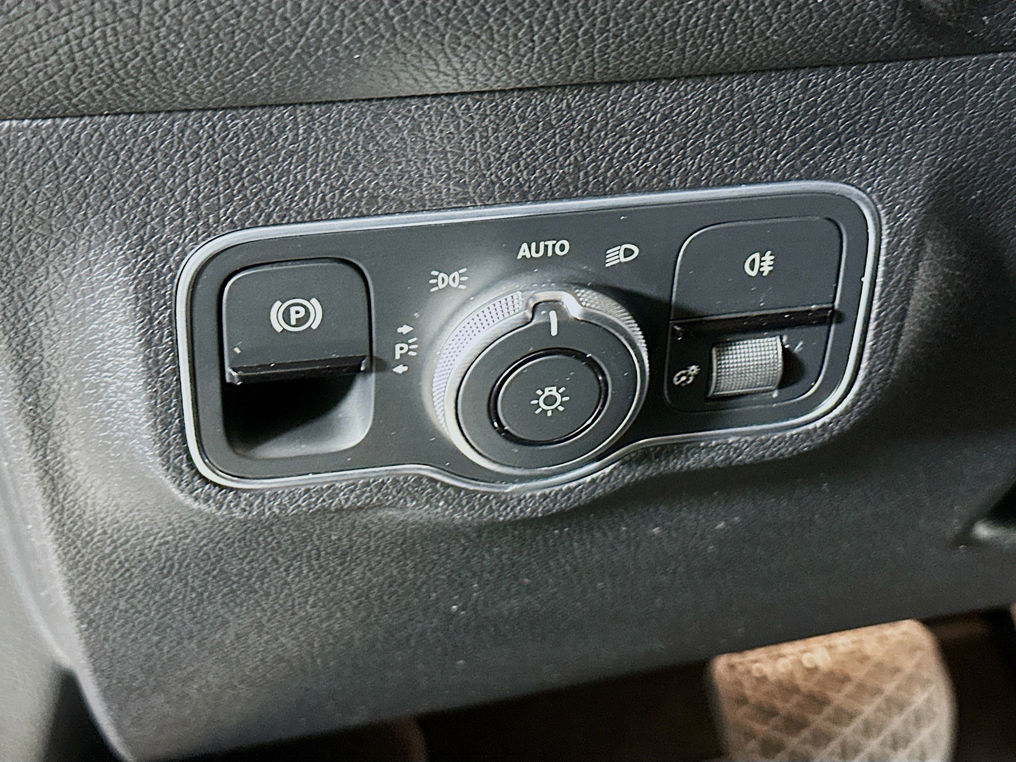 Used 2024 Mercedes-Benz EQB 250+ image 17