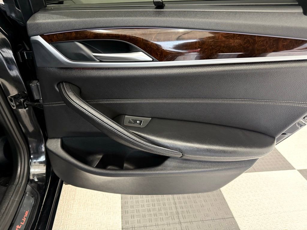 Used 2017 BMW 540i xDrive image 29