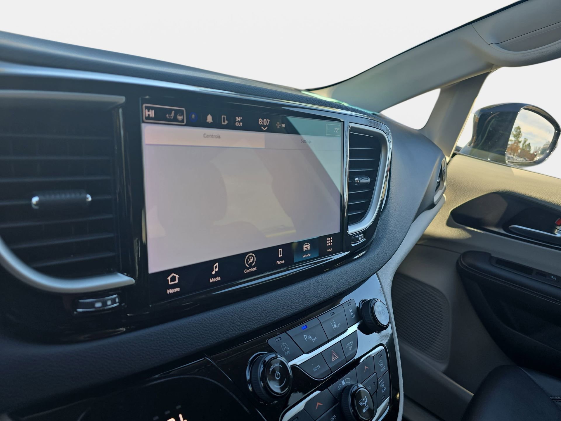 Used 2024 Chrysler Pacifica Touring-L FWD image 22